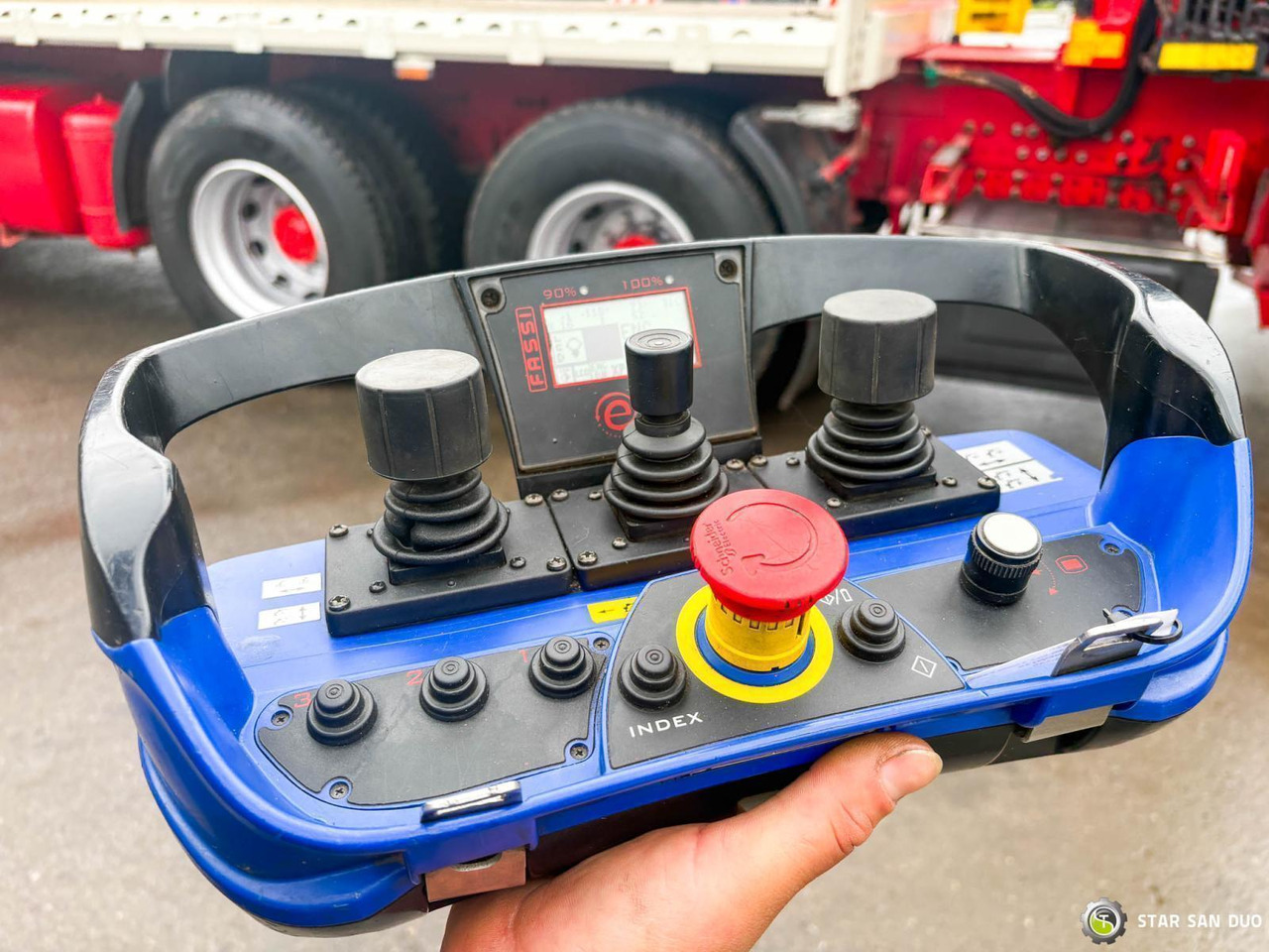 Kravas auto ar manipulatoru : foto 10 Kravas auto ar manipulatoru : foto 10