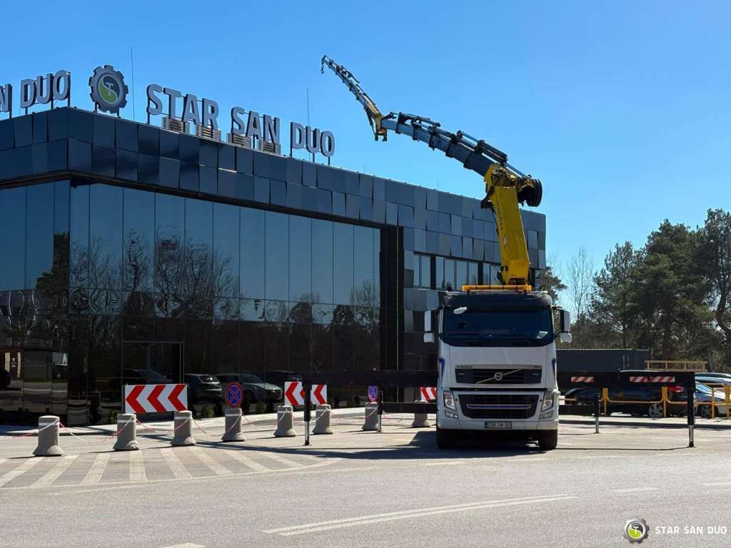 Volvo FH 520 8x4 HMF ODIN K6 EURO 5 FLY JIB Crane - Kravas auto ar manipulatoru: foto 2 Volvo FH 520 8x4 HMF ODIN K6 EURO 5 FLY JIB Crane - Kravas auto ar manipulatoru: foto 2