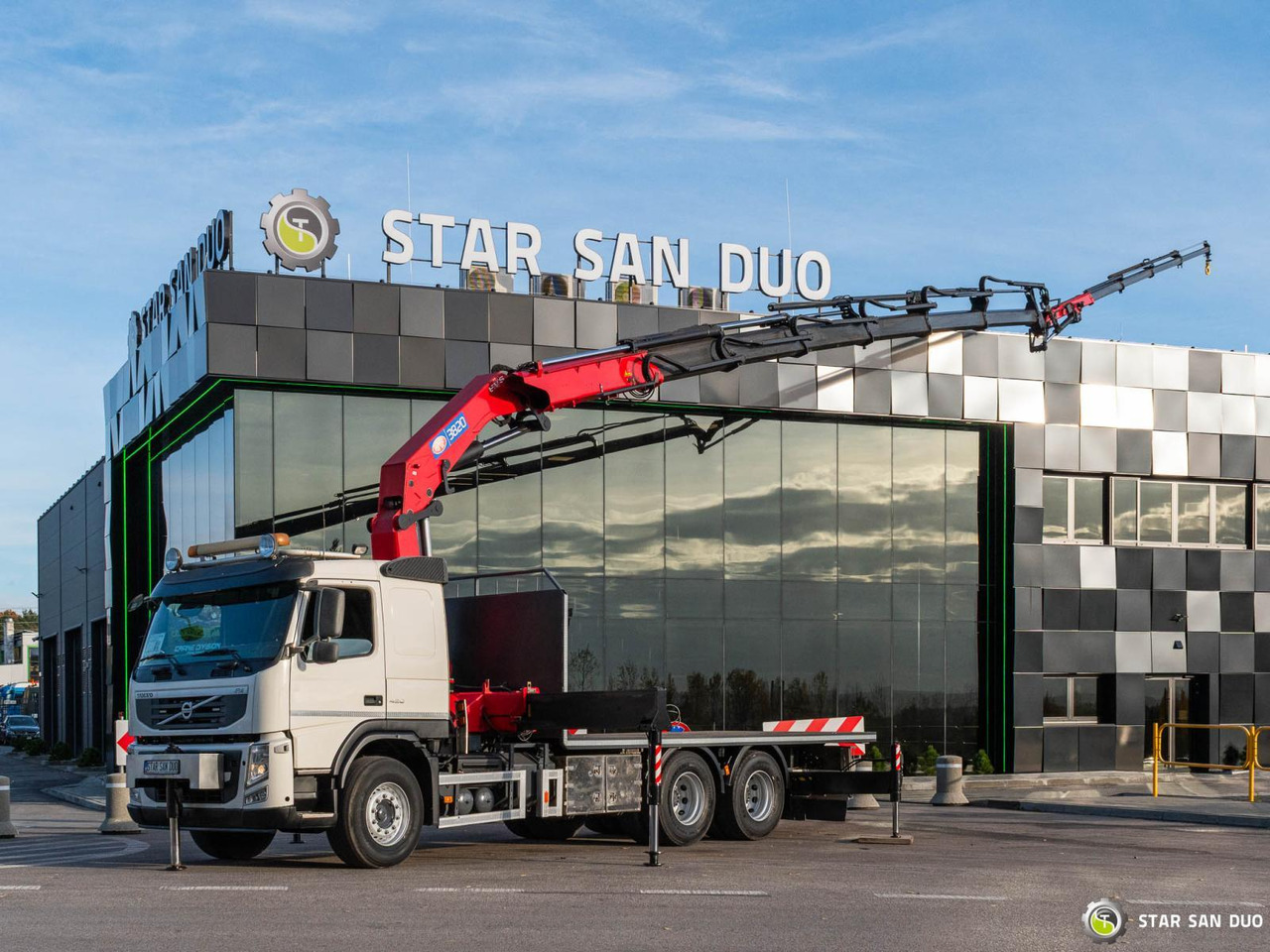 - Kravas auto ar manipulatoru: foto 1 - Kravas auto ar manipulatoru: foto 1