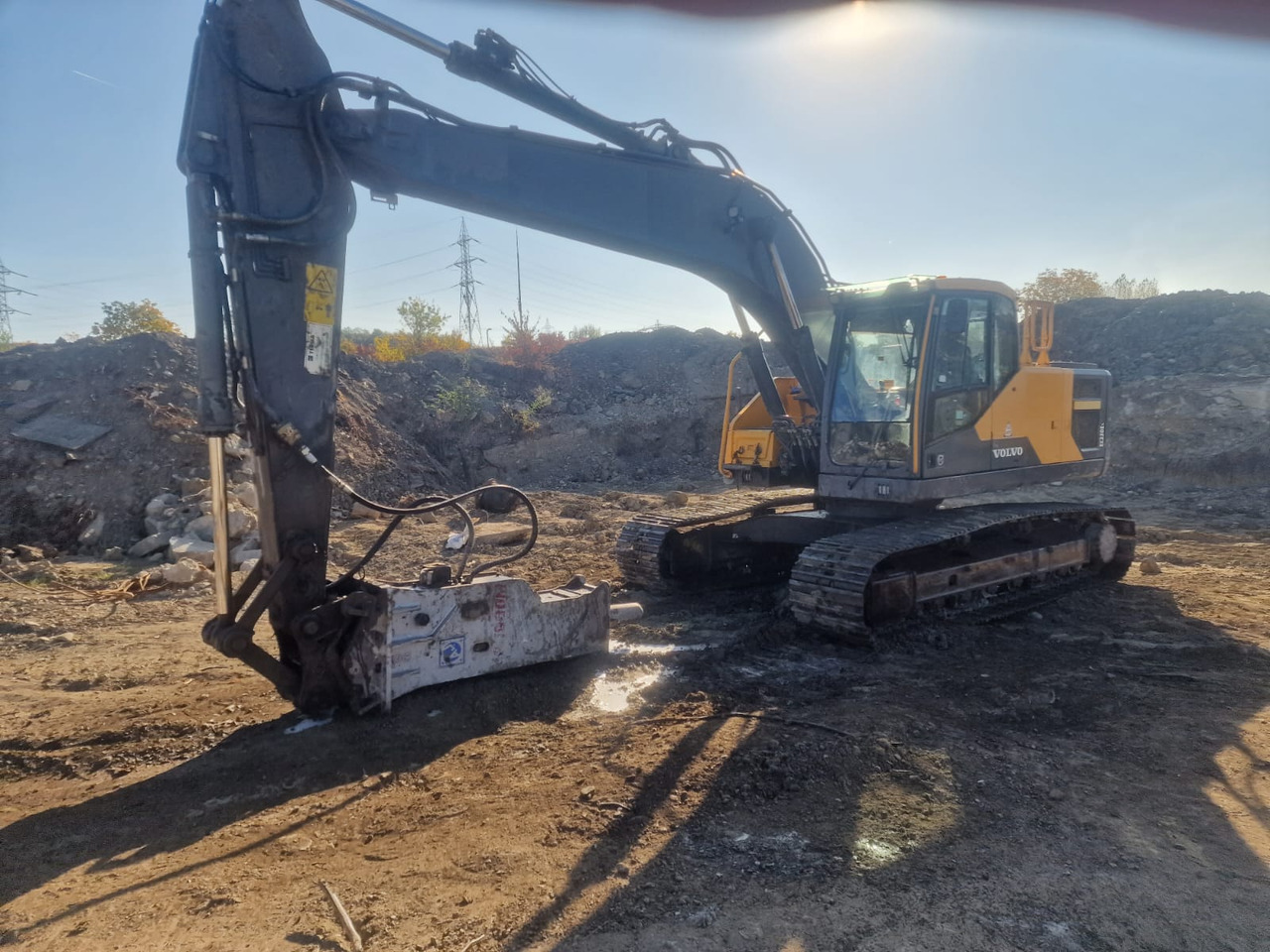 VOLVO EC220 E - Ekskavators: foto 1 VOLVO EC220 E - Ekskavators: foto 1