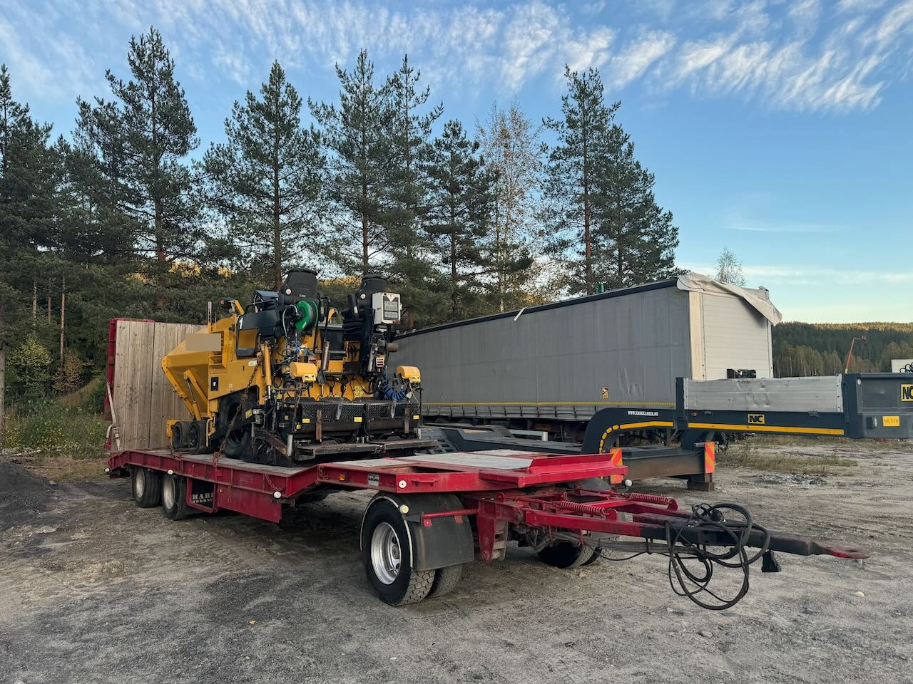 Caterpillar AP 300 - Asfalta klājējs: foto 1 Caterpillar AP 300 - Asfalta klājējs: foto 1