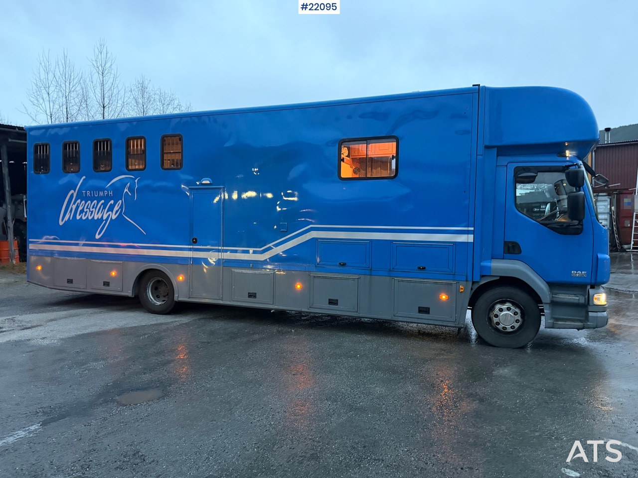 DAF Fa 55 4x2 hestebil m/ plass til 5 hester se video - Zirgu kravas automašīna: foto 1 DAF Fa 55 4x2 hestebil m/ plass til 5 hester se video - Zirgu kravas automašīna: foto 1