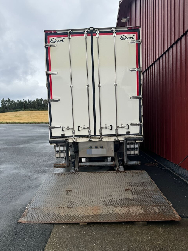 Ekeri Skapsemi - Puspiekabe slēgtā virsbūve: foto 5 Ekeri Skapsemi - Puspiekabe slēgtā virsbūve: foto 5