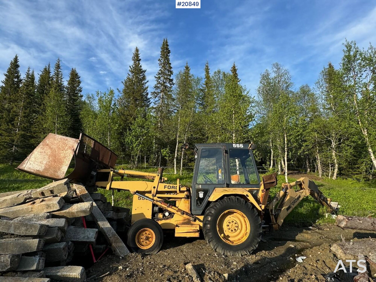 Ford 555 Traktorgraver m/ 2 frontskuffer og 2 graveskuffer - Ekskavators-iekrāvējs: foto 1 Ford 555 Traktorgraver m/ 2 frontskuffer og 2 graveskuffer - Ekskavators-iekrāvējs: foto 1