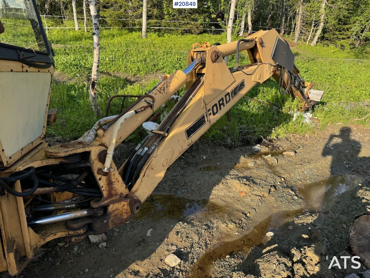 Ford 555 Traktorgraver m/ 2 frontskuffer og 2 graveskuffer - Ekskavators-iekrāvējs: foto 5 Ford 555 Traktorgraver m/ 2 frontskuffer og 2 graveskuffer - Ekskavators-iekrāvējs: foto 5