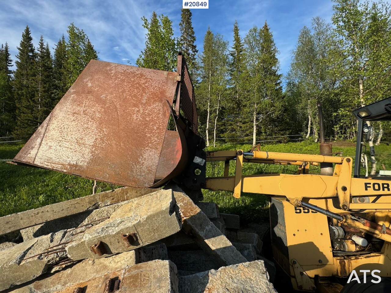 Ford 555 Traktorgraver m/ 2 frontskuffer og 2 graveskuffer - Ekskavators-iekrāvējs: foto 4 Ford 555 Traktorgraver m/ 2 frontskuffer og 2 graveskuffer - Ekskavators-iekrāvējs: foto 4