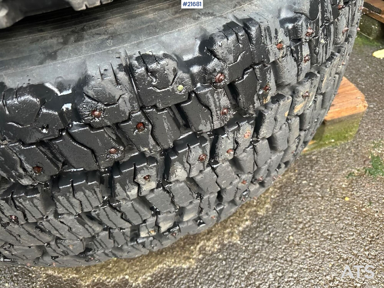 Hilo Dekkene har stått på en Volvo L60E - Riepas un diski - Celtniecības tehnika: foto 3 Hilo Dekkene har stått på en Volvo L60E - Riepas un diski - Celtniecības tehnika: foto 3