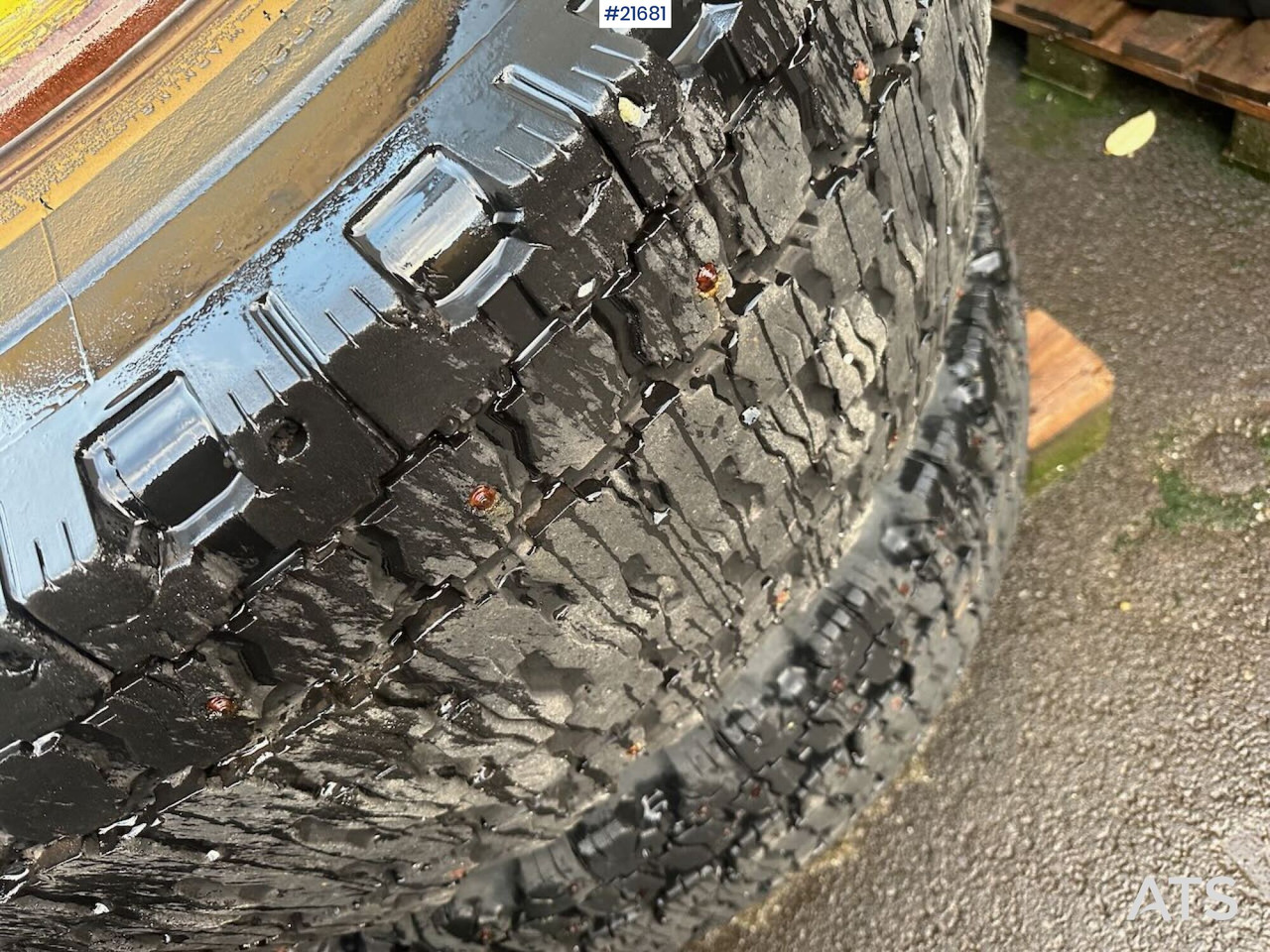 Hilo Dekkene har stått på en Volvo L60E - Riepas un diski - Celtniecības tehnika: foto 2 Hilo Dekkene har stått på en Volvo L60E - Riepas un diski - Celtniecības tehnika: foto 2