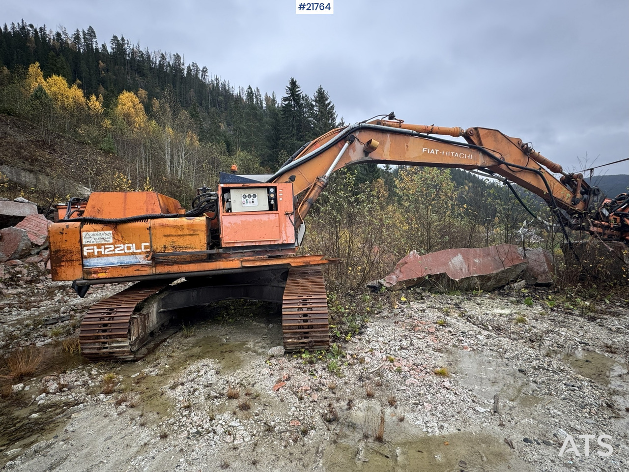 Hitachi Ca 1988 Hitachi FH220LC graver selges som rep.objekt. Ikke kjørbar. - Kāpurķēžu ekskavators: foto 5 Hitachi Ca 1988 Hitachi FH220LC graver selges som rep.objekt. Ikke kjørbar. - Kāpurķēžu ekskavators: foto 5