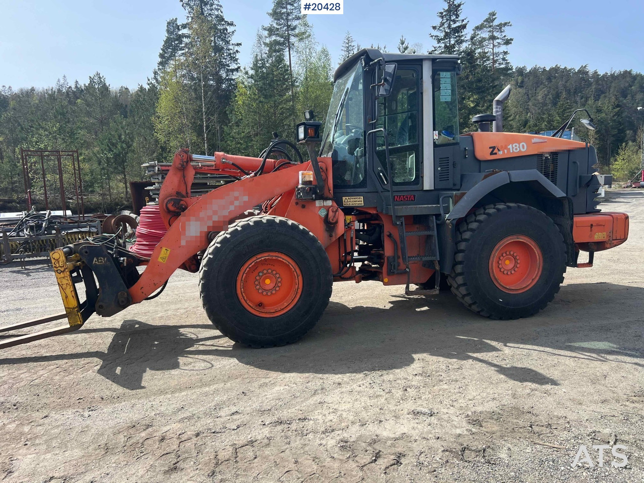 Hitachi ZW 180 - Riteņu iekrāvējs: foto 5 Hitachi ZW 180 - Riteņu iekrāvējs: foto 5