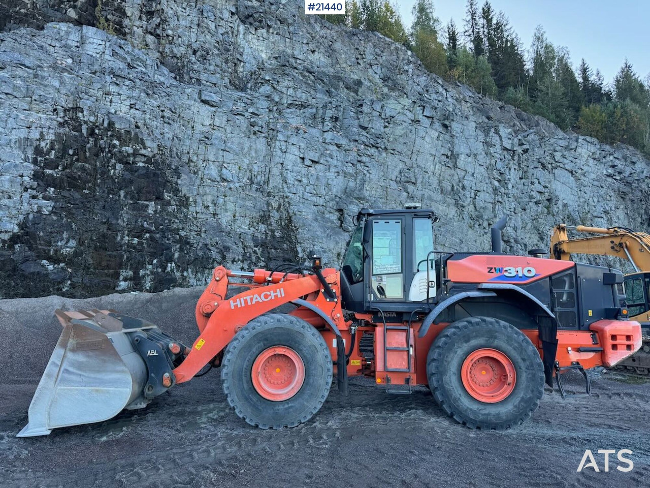 Hitachi ZW310 - Riteņu iekrāvējs: foto 2 Hitachi ZW310 - Riteņu iekrāvējs: foto 2