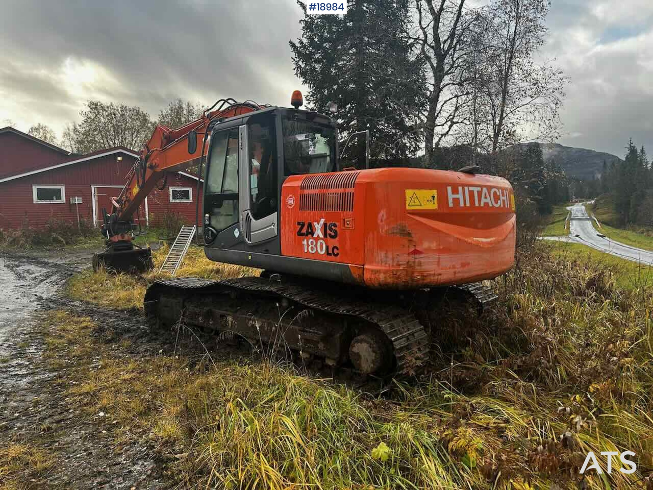 Hitachi ZX180LC-3 - Ekskavators: foto 1 Hitachi ZX180LC-3 - Ekskavators: foto 1