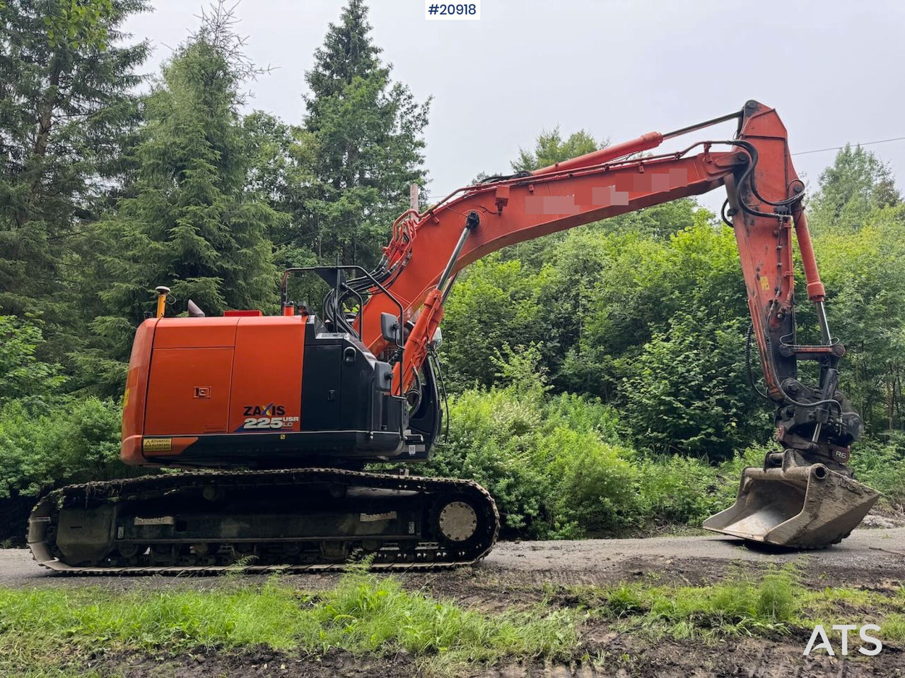 Hitachi ZX225 - Kāpurķēžu ekskavators: foto 2 Hitachi ZX225 - Kāpurķēžu ekskavators: foto 2