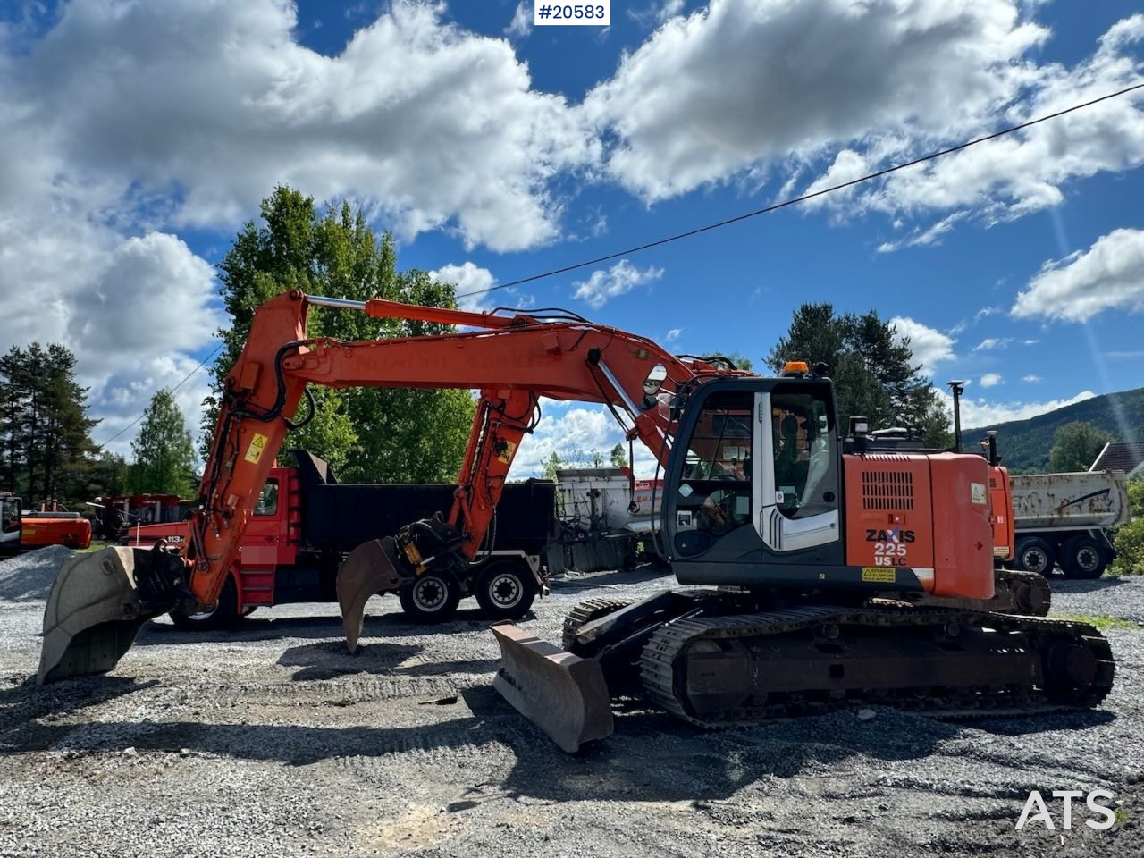 Hitachi ZX225 - Ekskavators: foto 2 Hitachi ZX225 - Ekskavators: foto 2