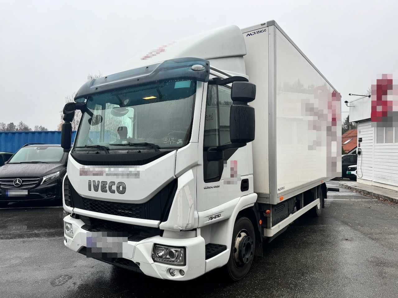 Iveco 75E-210 - Kravas automašīna ar slēgto virsbūvi: foto 1 Iveco 75E-210 - Kravas automašīna ar slēgto virsbūvi: foto 1