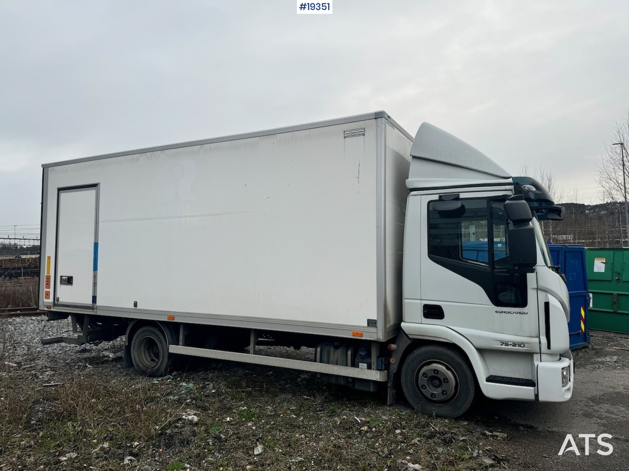 Iveco 75E - Kravas automašīna ar slēgto virsbūvi: foto 2 Iveco 75E - Kravas automašīna ar slēgto virsbūvi: foto 2