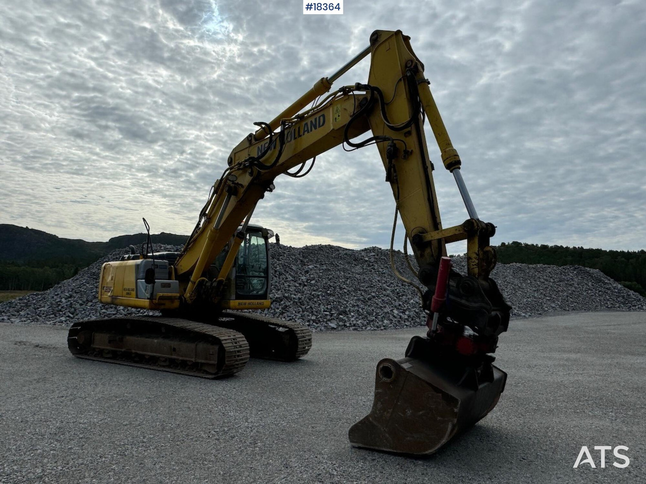 Kobelco E215B - Ekskavators: foto 2 Kobelco E215B - Ekskavators: foto 2