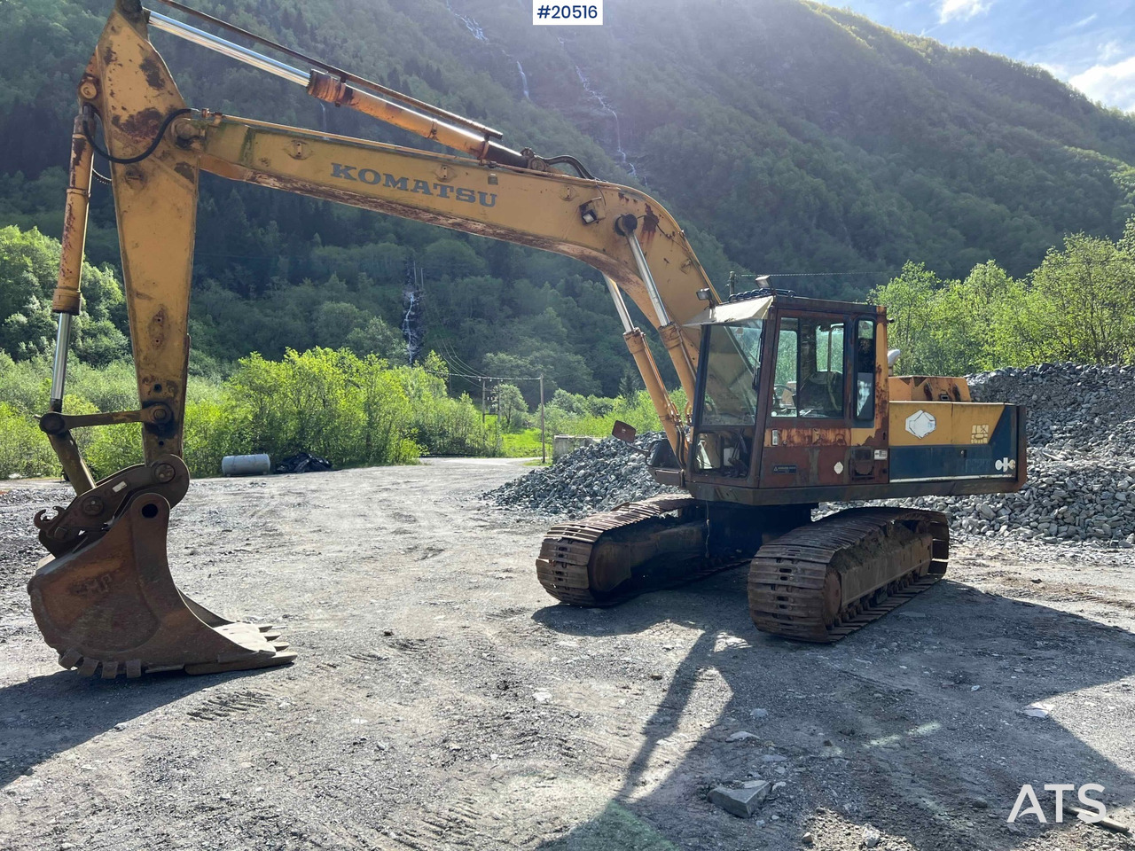 Komatsu PC200-3 - Ekskavators: foto 1 Komatsu PC200-3 - Ekskavators: foto 1