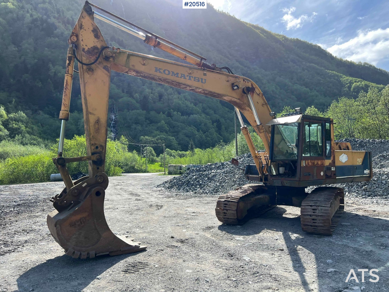 Komatsu PC200-3 - Ekskavators: foto 2 Komatsu PC200-3 - Ekskavators: foto 2