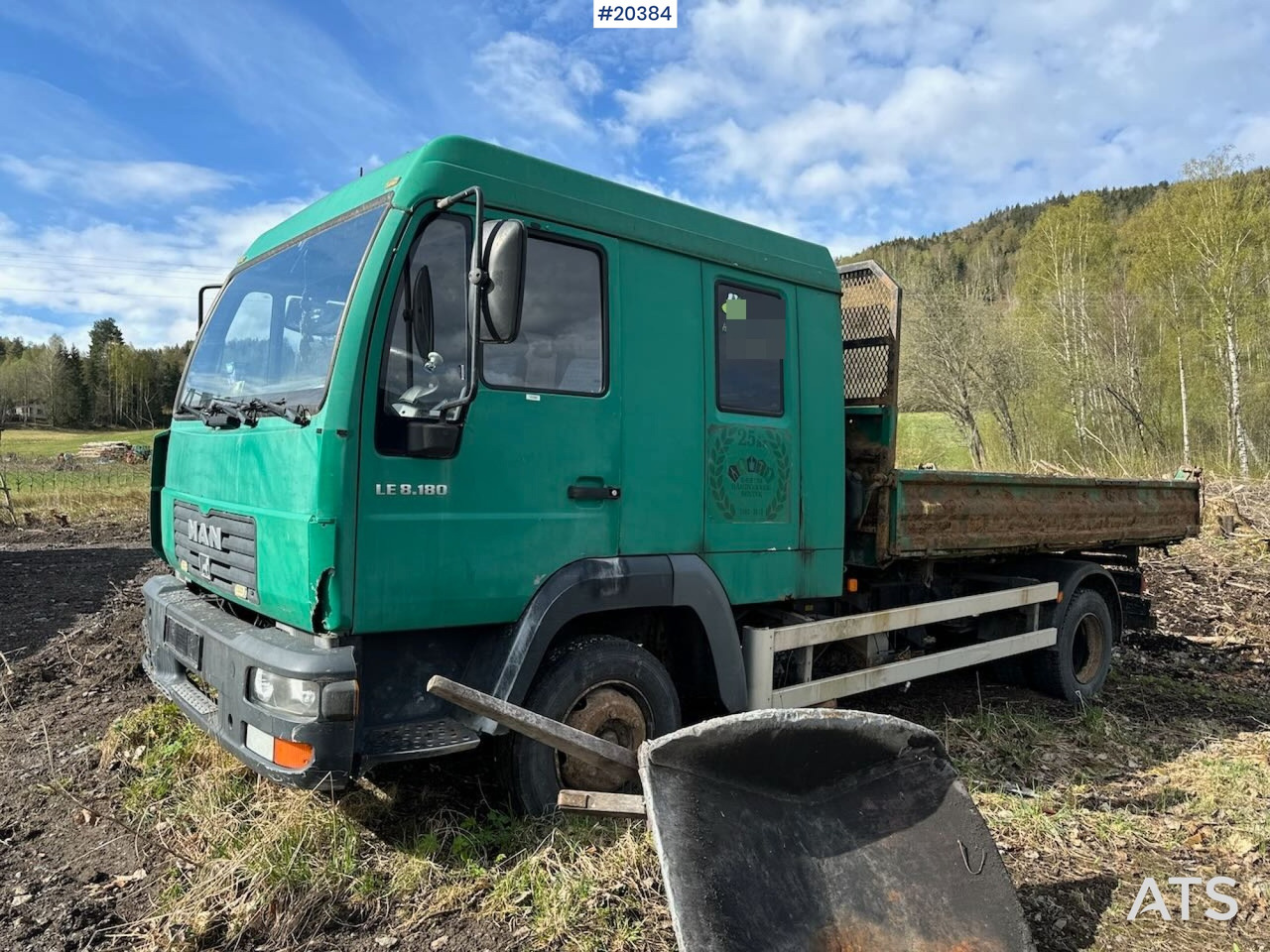 MAN LE8.180 - Bortu kravas automašīna/ Platforma: foto 1 MAN LE8.180 - Bortu kravas automašīna/ Platforma: foto 1