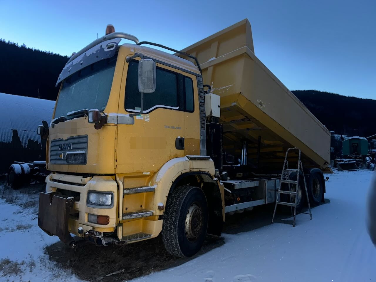 MAN TGA 28.410 6x2 Brøyterigget Tippbil. Rep objekt. - Kravas automašīna pašizgāzējs: foto 2 MAN TGA 28.410 6x2 Brøyterigget Tippbil. Rep objekt. - Kravas automašīna pašizgāzējs: foto 2