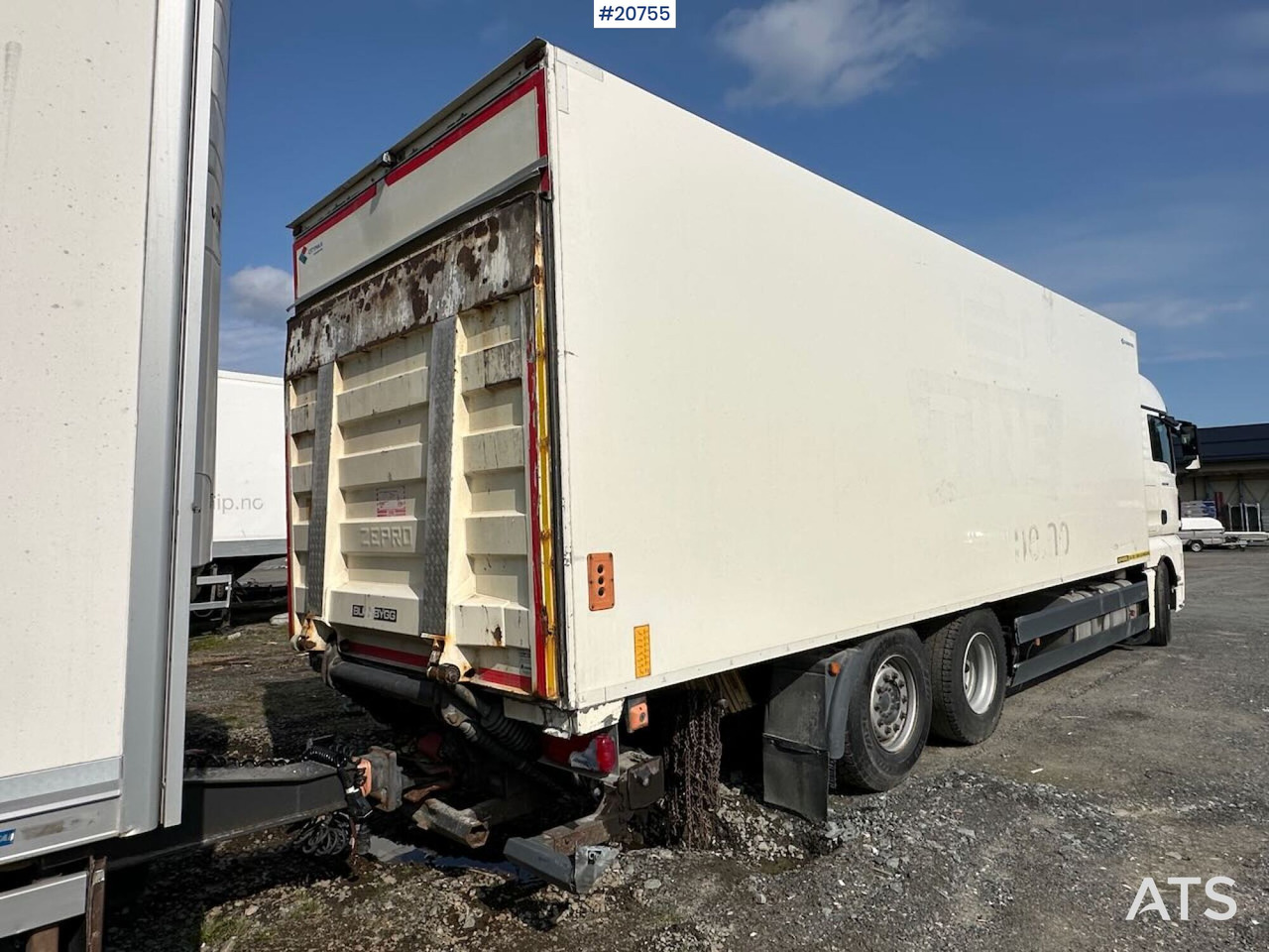 MAN TGX 26.480 6x2 skapbil m/ Bussbygg skap og lift - Kravas automašīna ar slēgto virsbūvi: foto 4 MAN TGX 26.480 6x2 skapbil m/ Bussbygg skap og lift - Kravas automašīna ar slēgto virsbūvi: foto 4