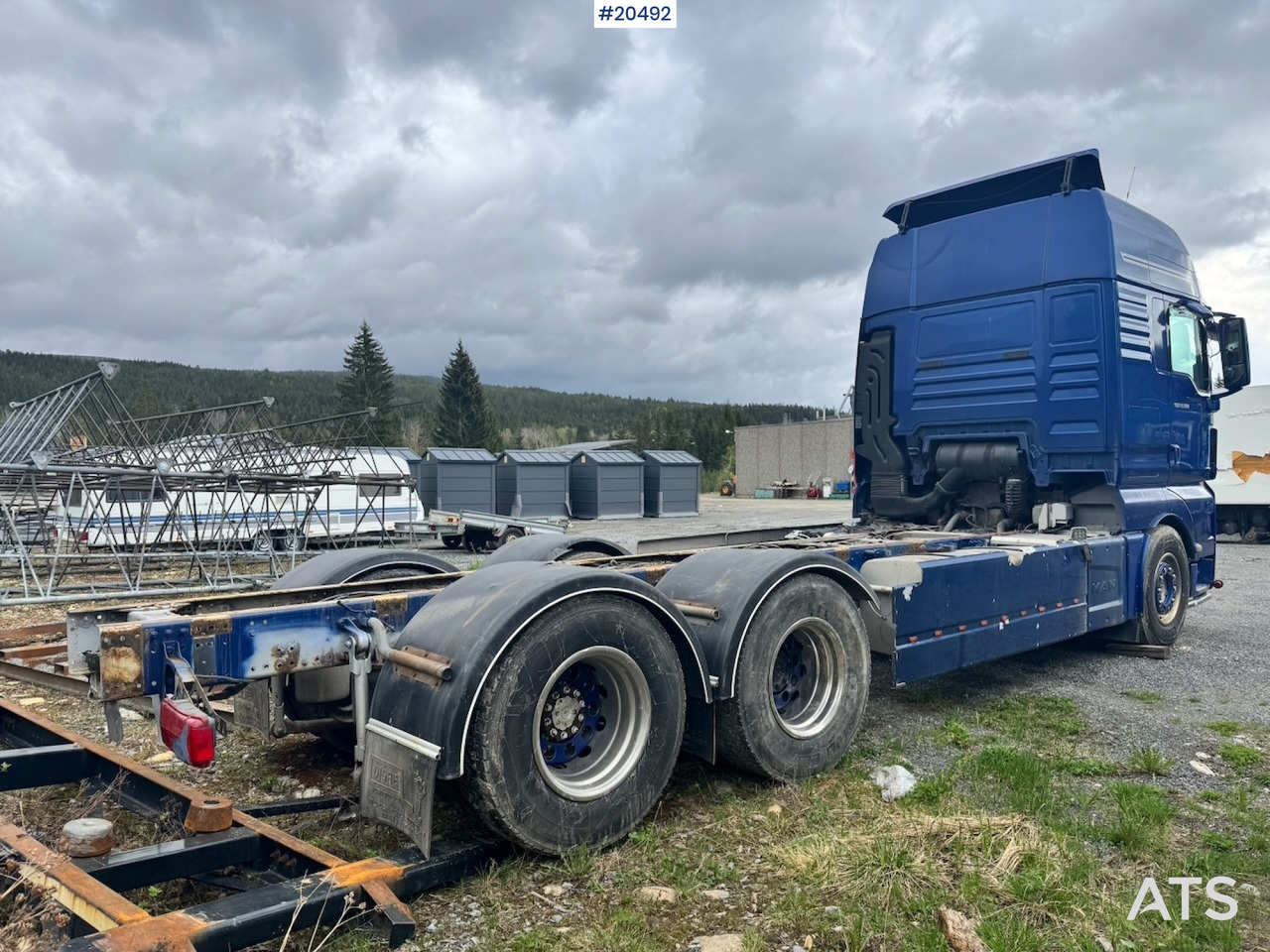 MAN TGX 33.560 - Šasija kravas automašīna: foto 4 MAN TGX 33.560 - Šasija kravas automašīna: foto 4