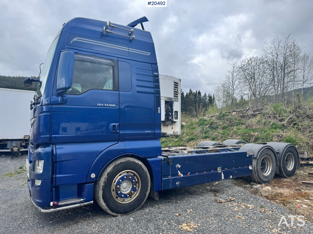 MAN TGX 33.560 - Šasija kravas automašīna: foto 2 MAN TGX 33.560 - Šasija kravas automašīna: foto 2