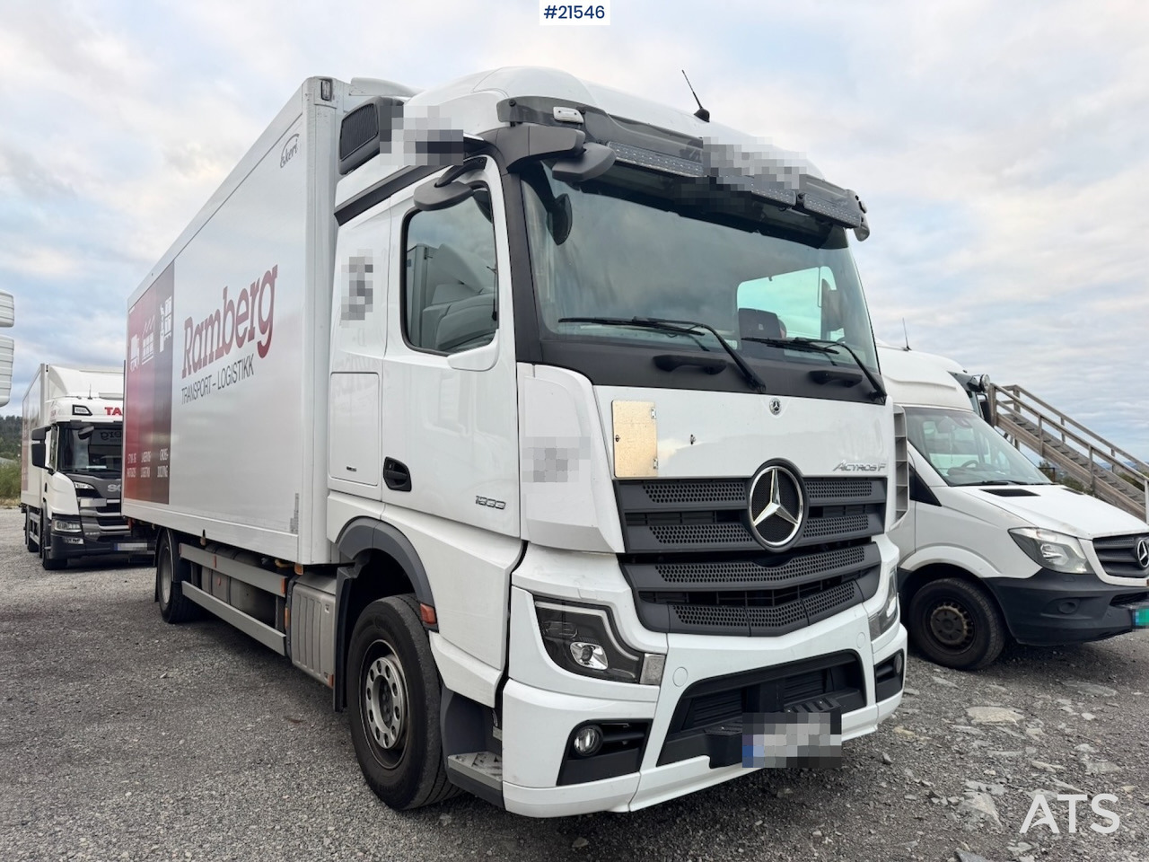 Mercedes Actros 1833 - Kravas automašīna ar slēgto virsbūvi: foto 3 Mercedes Actros 1833 - Kravas automašīna ar slēgto virsbūvi: foto 3
