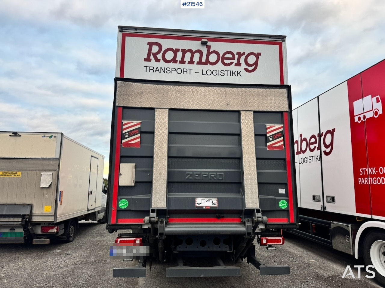 Mercedes Actros 1833 - Kravas automašīna ar slēgto virsbūvi: foto 5 Mercedes Actros 1833 - Kravas automašīna ar slēgto virsbūvi: foto 5