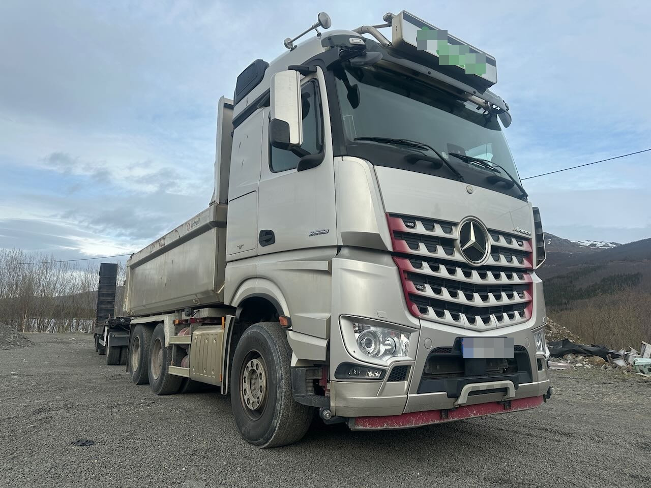 Mercedes Arocs 2658 - Kravas automašīna pašizgāzējs: foto 1 Mercedes Arocs 2658 - Kravas automašīna pašizgāzējs: foto 1