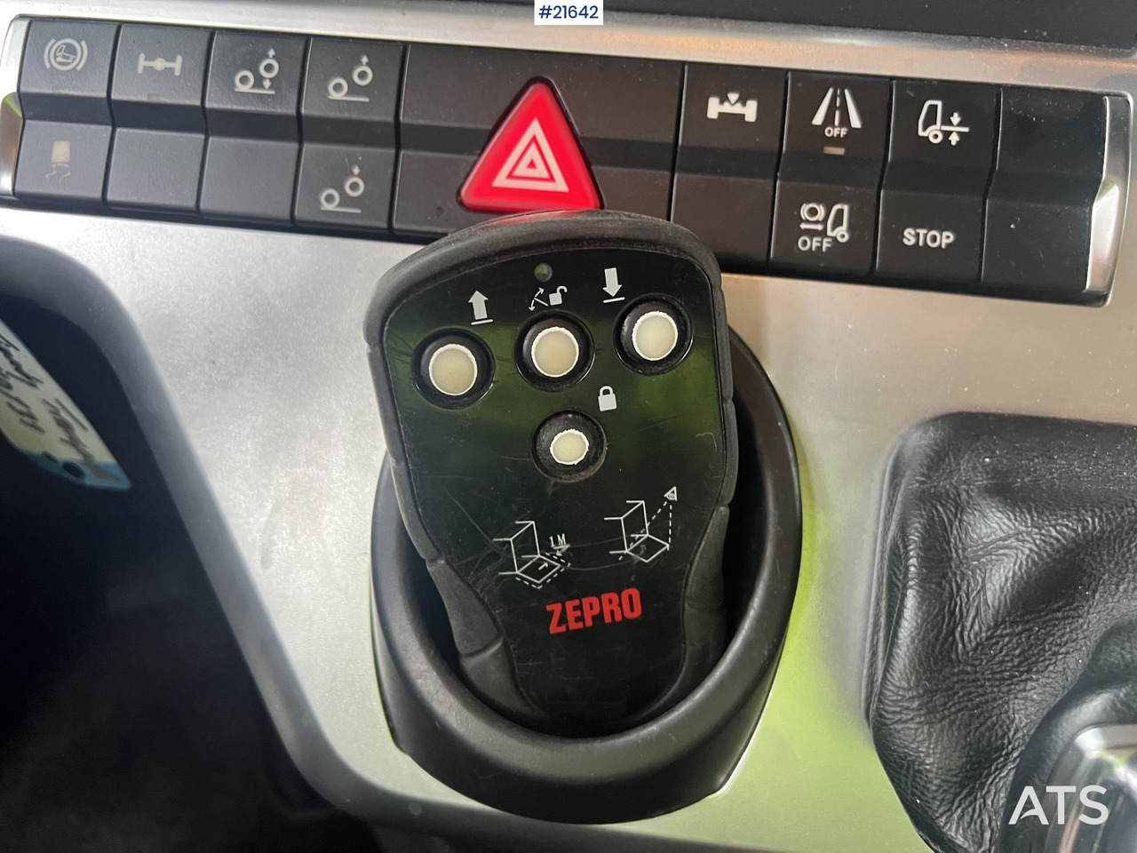 Kravas automašīna ar slēgto virsbūvi Mercedes-Benz Actrox 6x2 skapbil m/ kjøl/frys aggregat: foto 40 Kravas automašīna ar slēgto virsbūvi Mercedes-Benz Actrox 6x2 skapbil m/ kjøl/frys aggregat: foto 40