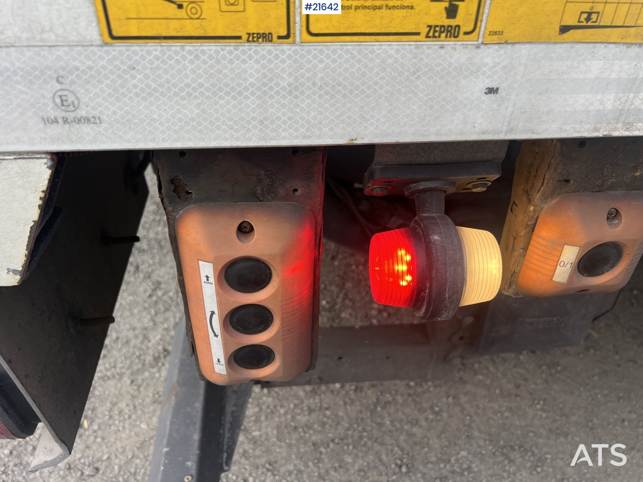 Kravas automašīna ar slēgto virsbūvi Mercedes-Benz Actrox 6x2 skapbil m/ kjøl/frys aggregat: foto 18 Kravas automašīna ar slēgto virsbūvi Mercedes-Benz Actrox 6x2 skapbil m/ kjøl/frys aggregat: foto 18