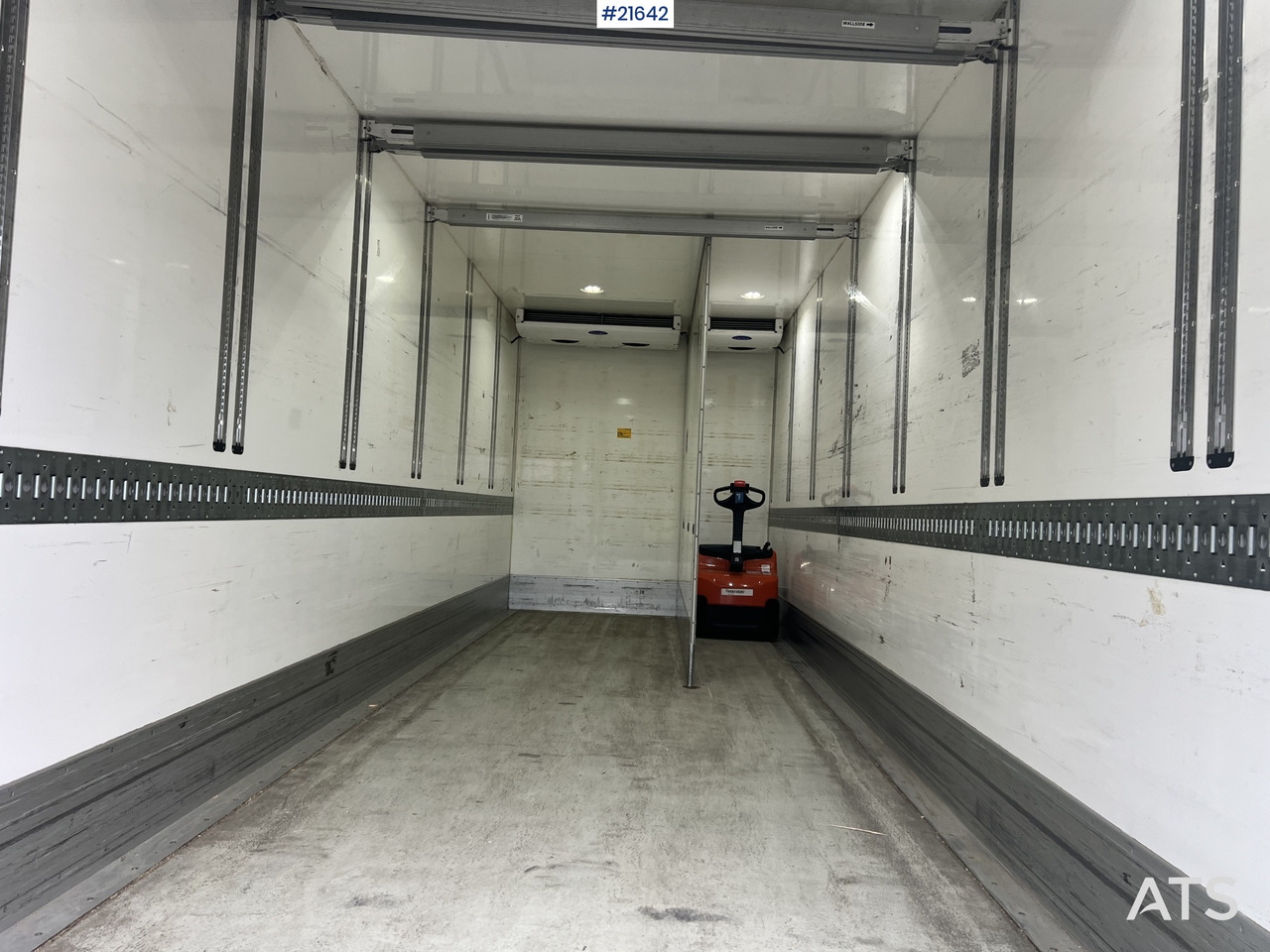 Kravas automašīna ar slēgto virsbūvi Mercedes-Benz Actrox 6x2 skapbil m/ kjøl/frys aggregat: foto 20 Kravas automašīna ar slēgto virsbūvi Mercedes-Benz Actrox 6x2 skapbil m/ kjøl/frys aggregat: foto 20