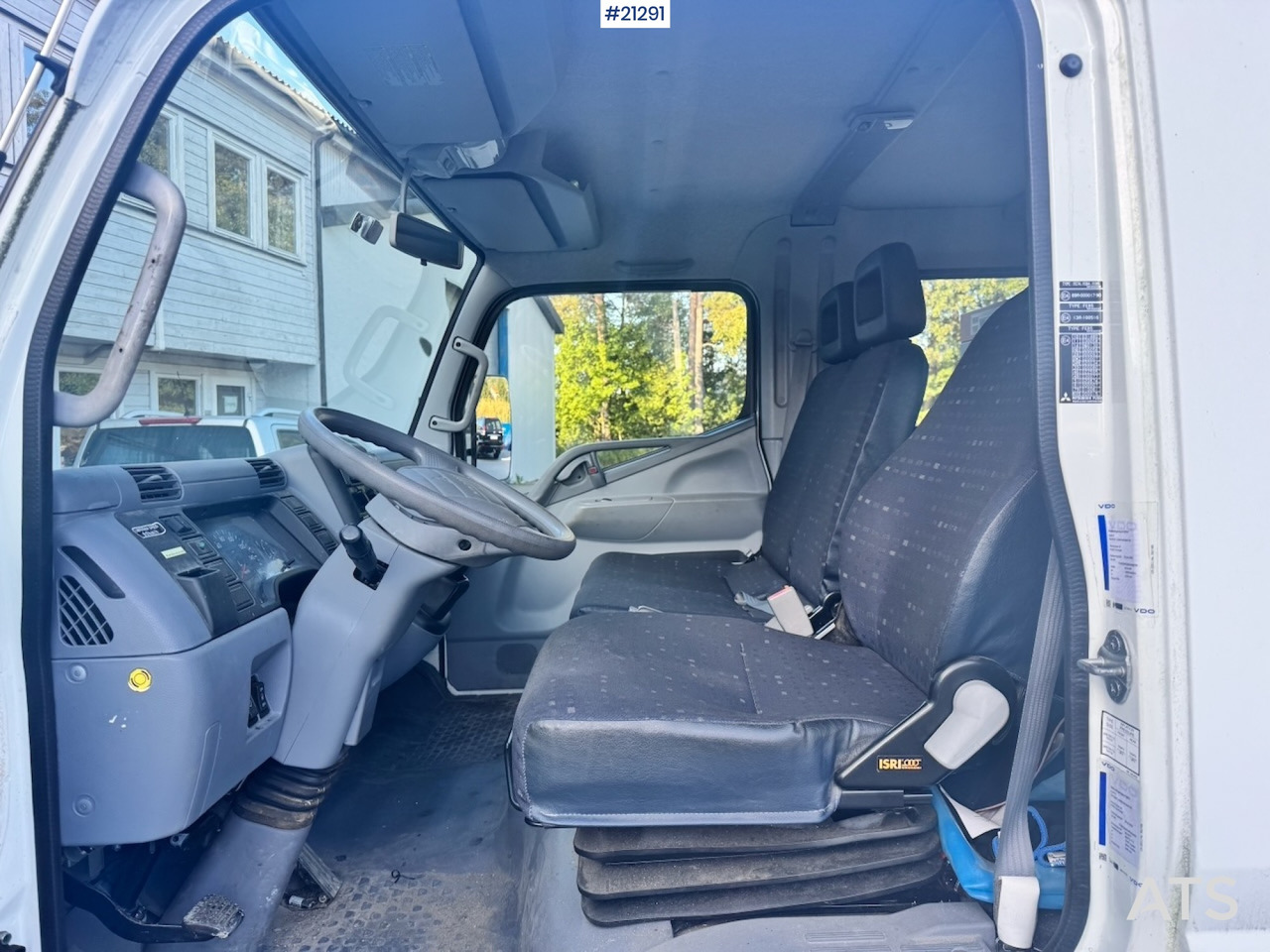 Bortu kravas automašīna/ Platforma Mitsubishi Fuso Canter: foto 29 Bortu kravas automašīna/ Platforma Mitsubishi Fuso Canter: foto 29