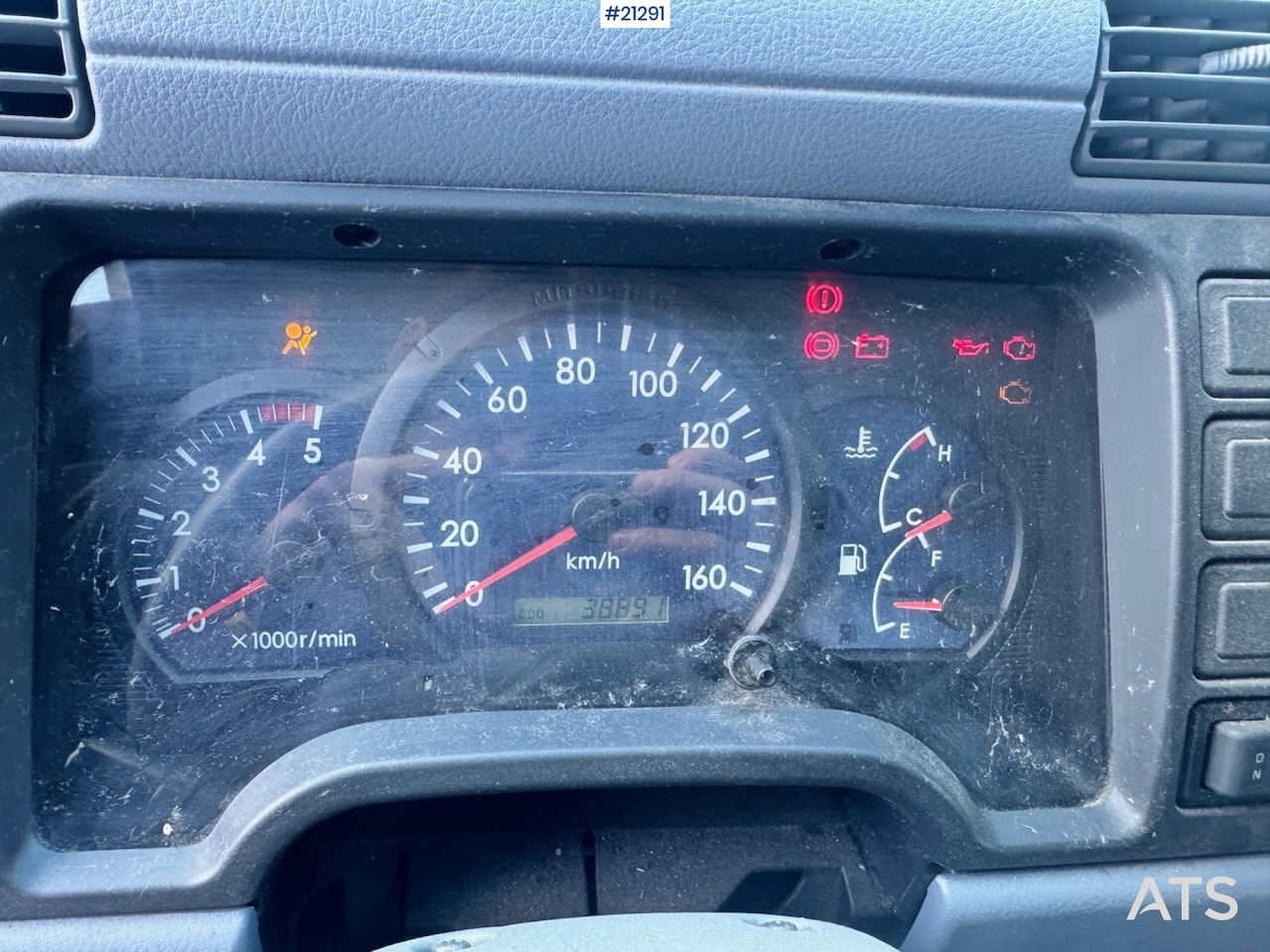 Bortu kravas automašīna/ Platforma Mitsubishi Fuso Canter: foto 33 Bortu kravas automašīna/ Platforma Mitsubishi Fuso Canter: foto 33