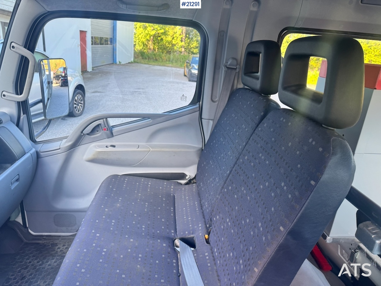 Bortu kravas automašīna/ Platforma Mitsubishi Fuso Canter: foto 38 Bortu kravas automašīna/ Platforma Mitsubishi Fuso Canter: foto 38