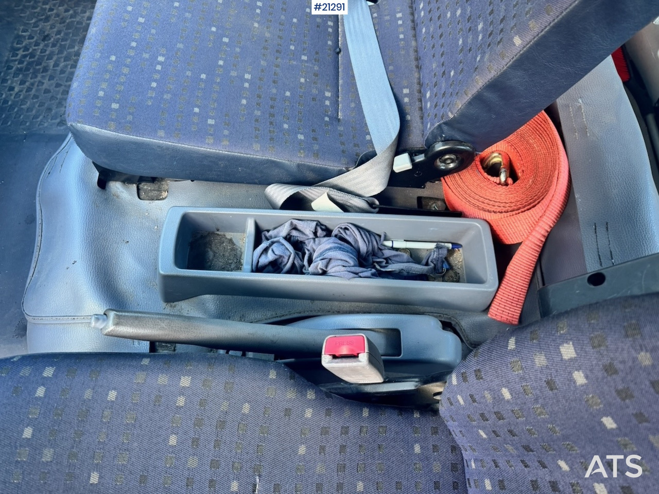 Bortu kravas automašīna/ Platforma Mitsubishi Fuso Canter: foto 37 Bortu kravas automašīna/ Platforma Mitsubishi Fuso Canter: foto 37