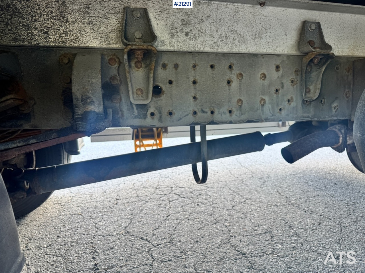 Bortu kravas automašīna/ Platforma Mitsubishi Fuso Canter: foto 16 Bortu kravas automašīna/ Platforma Mitsubishi Fuso Canter: foto 16