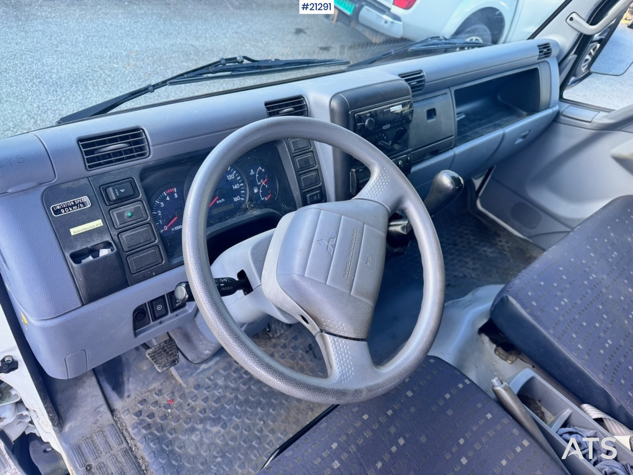 Bortu kravas automašīna/ Platforma Mitsubishi Fuso Canter: foto 31 Bortu kravas automašīna/ Platforma Mitsubishi Fuso Canter: foto 31