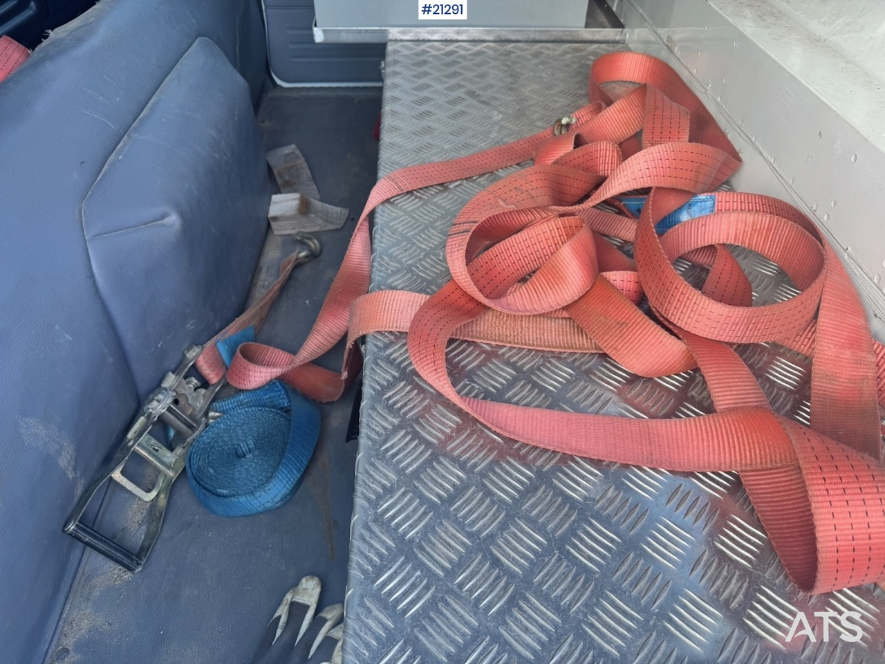 Bortu kravas automašīna/ Platforma Mitsubishi Fuso Canter: foto 28 Bortu kravas automašīna/ Platforma Mitsubishi Fuso Canter: foto 28