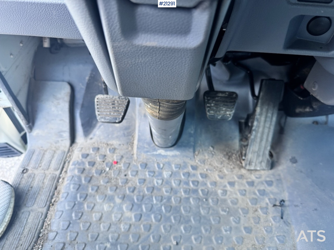 Bortu kravas automašīna/ Platforma Mitsubishi Fuso Canter: foto 36 Bortu kravas automašīna/ Platforma Mitsubishi Fuso Canter: foto 36