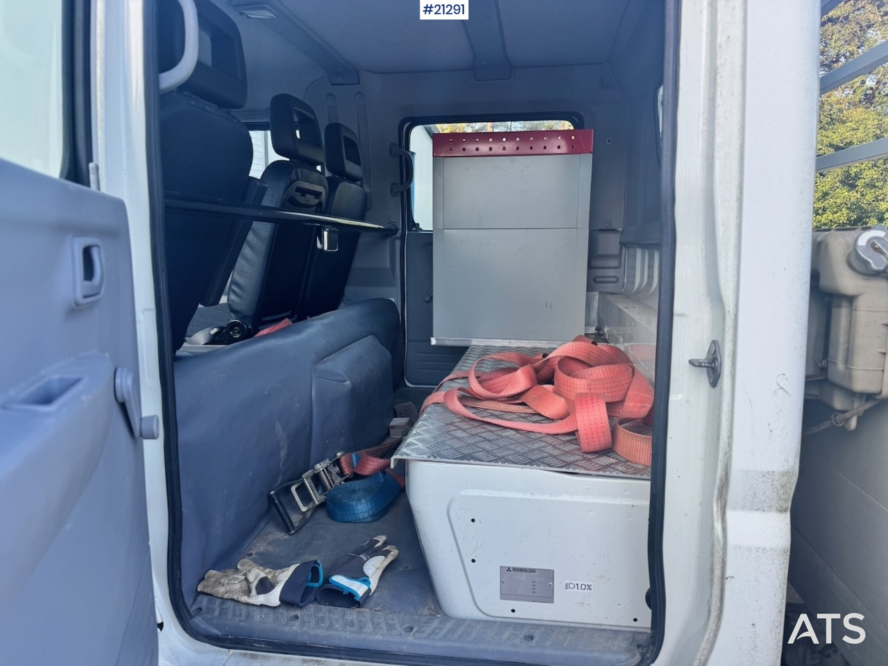 Bortu kravas automašīna/ Platforma Mitsubishi Fuso Canter: foto 27 Bortu kravas automašīna/ Platforma Mitsubishi Fuso Canter: foto 27