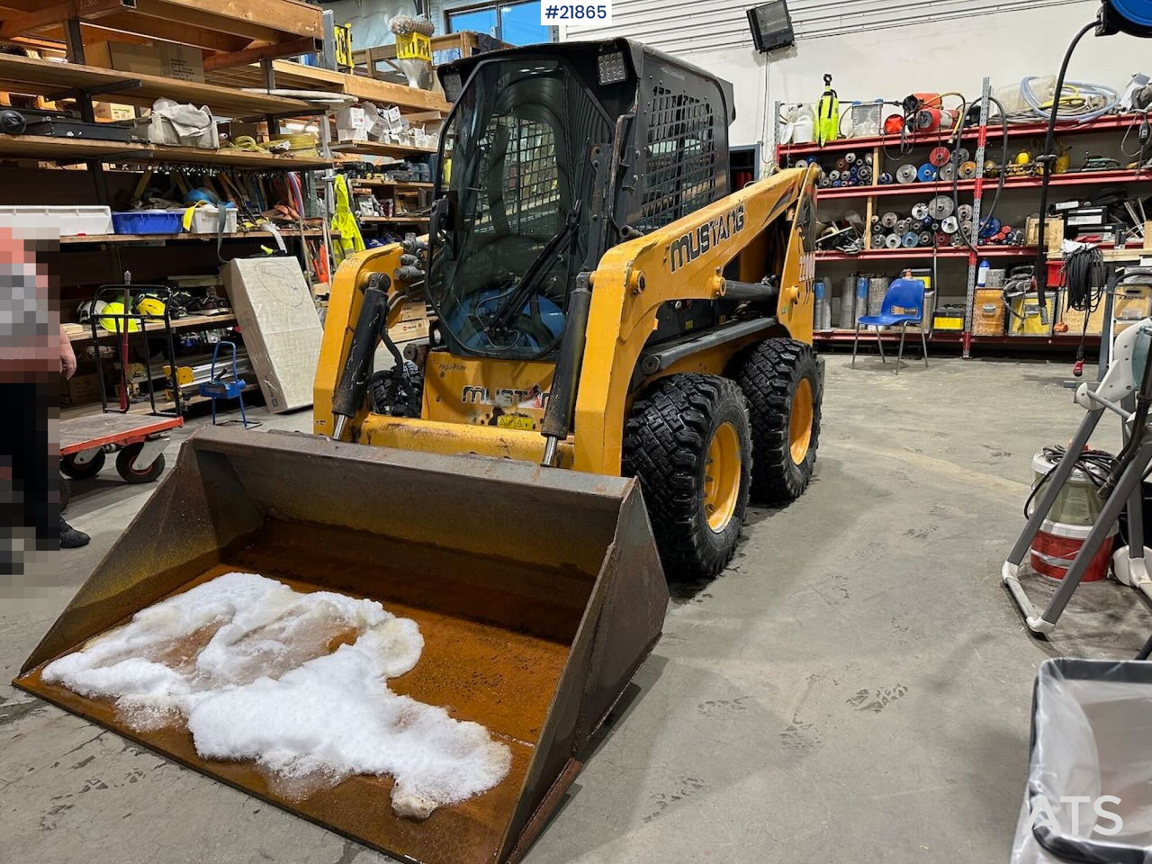 Mustang 220R kompaktlaster m/planeringskuffe og pallegafler - Kompaktiekrāvējs: foto 1 Mustang 220R kompaktlaster m/planeringskuffe og pallegafler - Kompaktiekrāvējs: foto 1