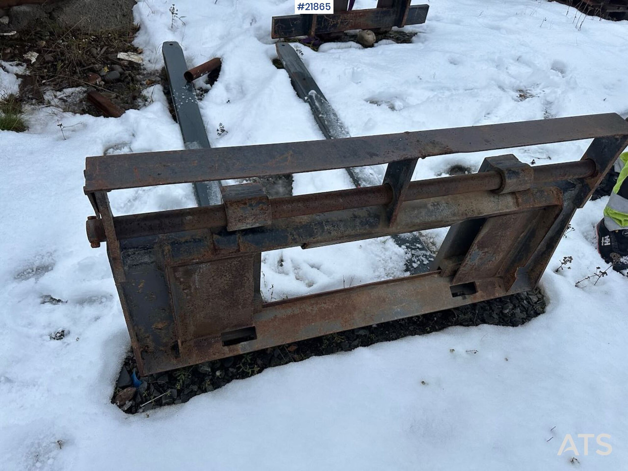 Kompaktiekrāvējs Mustang 220R kompaktlaster m/planeringskuffe og pallegafler: foto 28