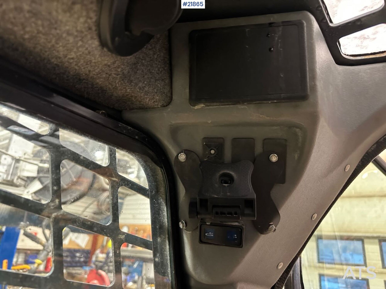 Kompaktiekrāvējs Mustang 220R kompaktlaster m/planeringskuffe og pallegafler: foto 24