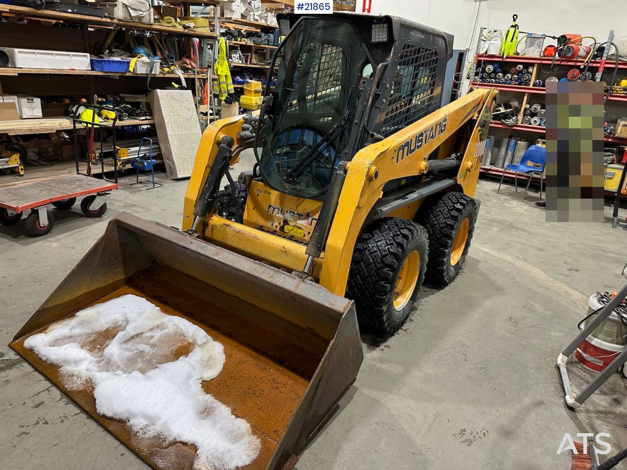 Mustang 220R kompaktlaster m/planeringskuffe og pallegafler - Kompaktiekrāvējs: foto 2 Mustang 220R kompaktlaster m/planeringskuffe og pallegafler - Kompaktiekrāvējs: foto 2