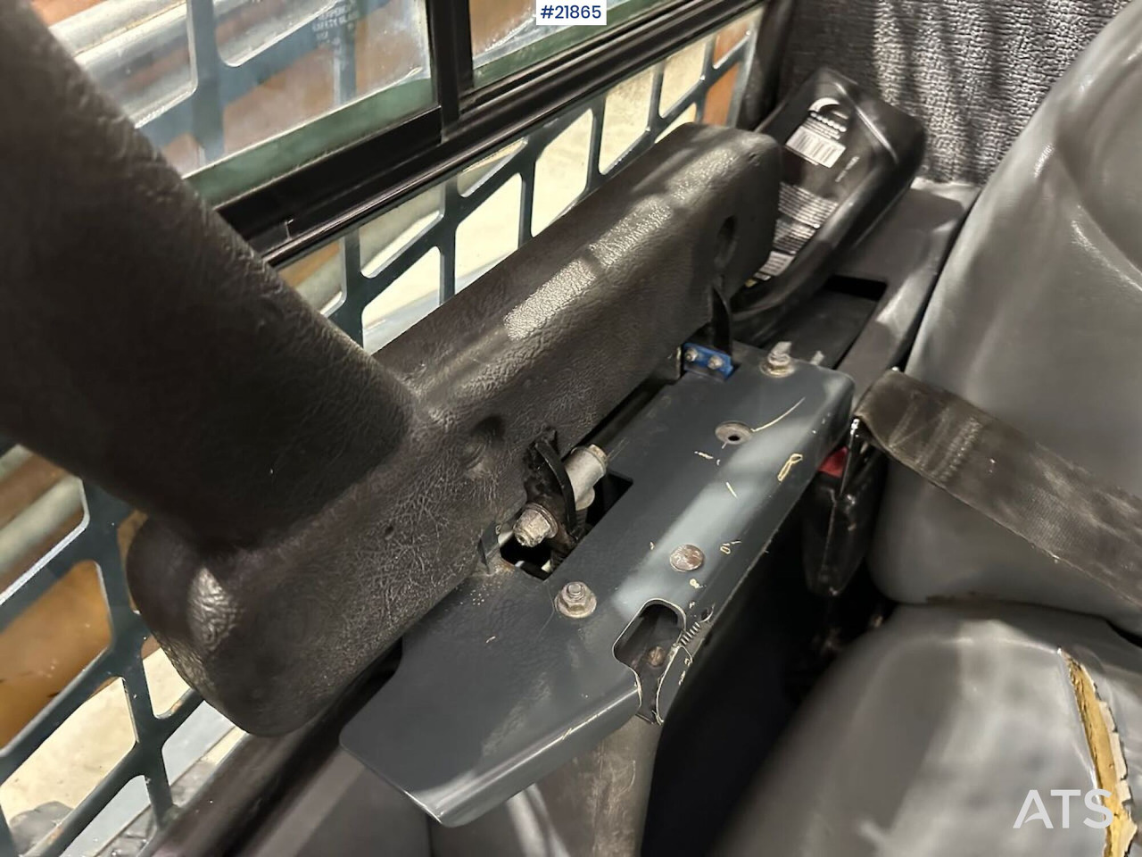 Kompaktiekrāvējs Mustang 220R kompaktlaster m/planeringskuffe og pallegafler: foto 16