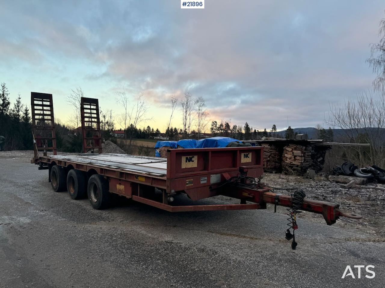 NC BT-24 3-akslet maskinkjerre - Piekabe zema profila platforma: foto 1 NC BT-24 3-akslet maskinkjerre - Piekabe zema profila platforma: foto 1