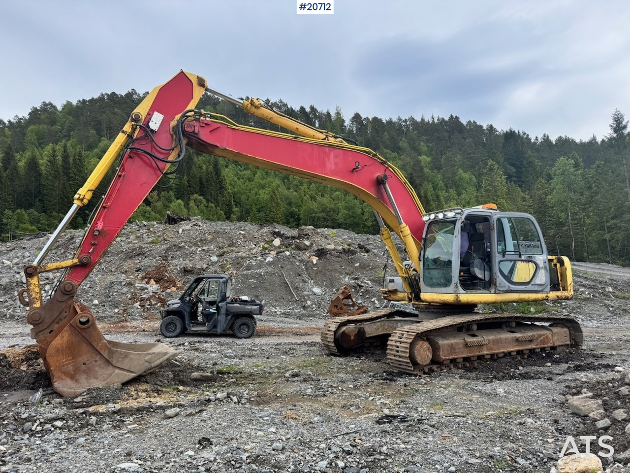 New Holland kobelco E305B - Ekskavators: foto 2 New Holland kobelco E305B - Ekskavators: foto 2